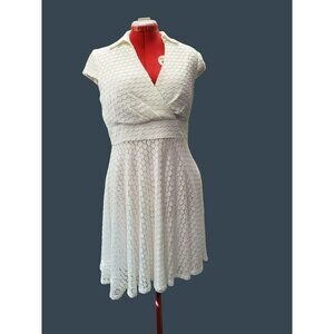 Betsey Johnson White Eyelet Fit Flare Dress, Size 12, Collar Cap Sleeve side zip